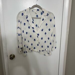H&M White and Blue Patterned Button Down Shirt